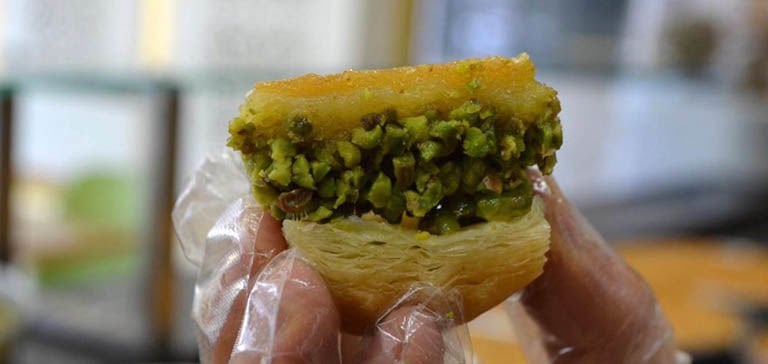 Baklava Yeme Sanatı...